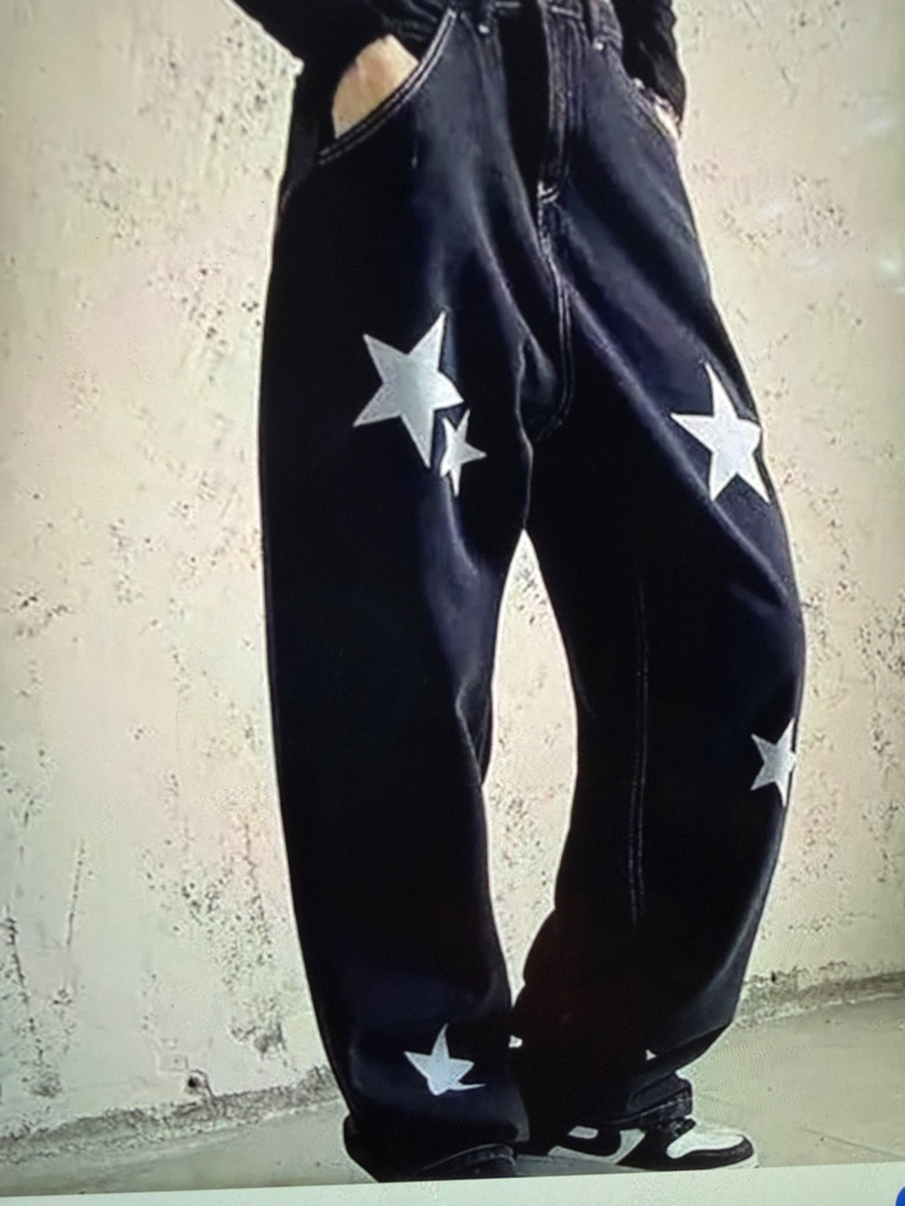 Rosesand Low Waist Star Print Loose Fit Wide Leg Jean
Size Med